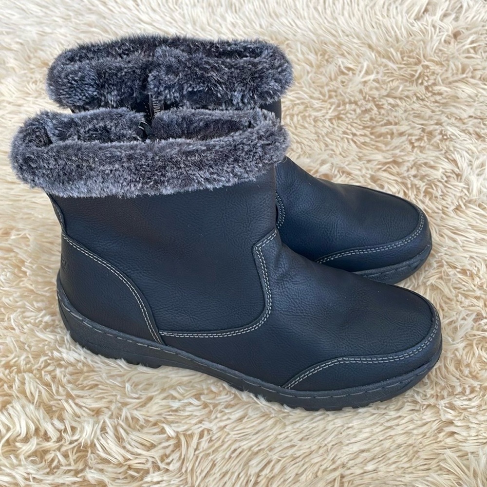Woman’s Khombu Winter Boots